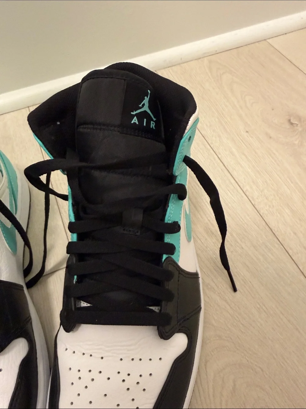 Air Jordan 1 Mids Nike Sneakers. Men’s. White Black Teal. Size 10.5